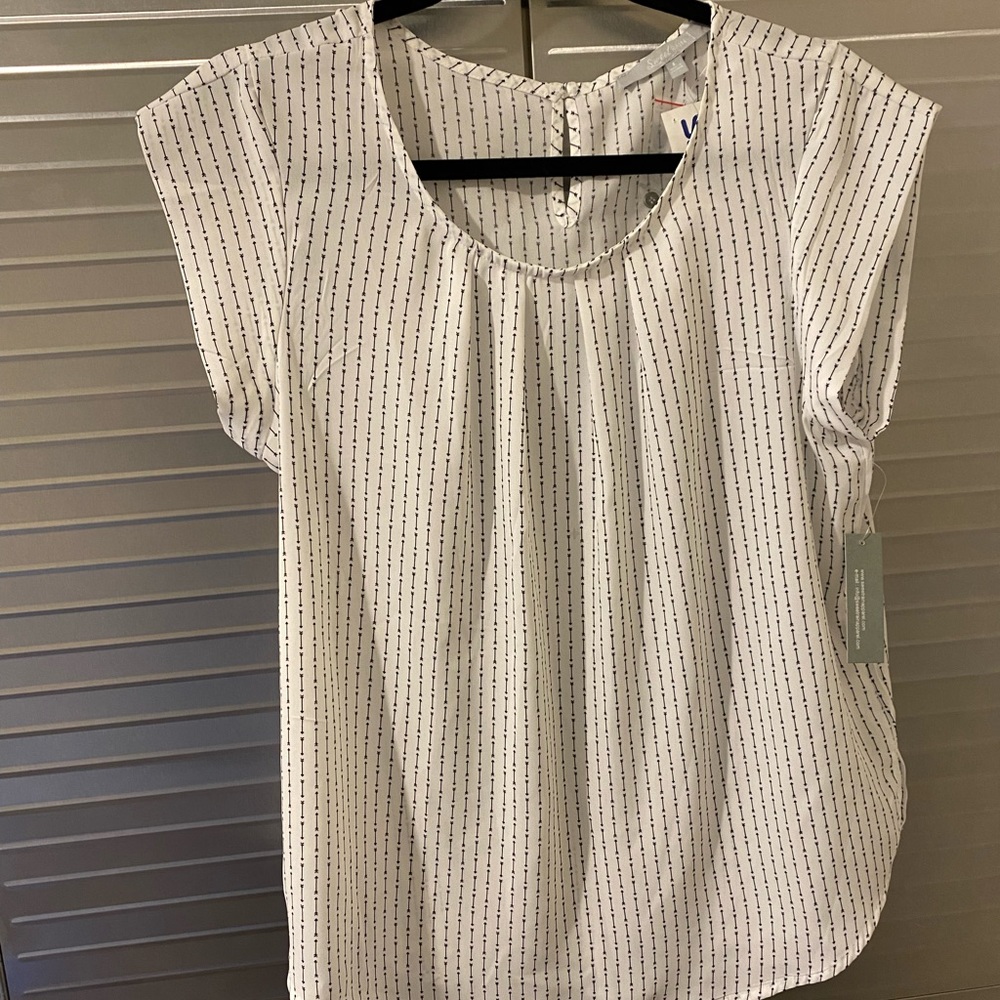 Sweet Rain Casual Dressy Top Button Back Flowy Black & White.